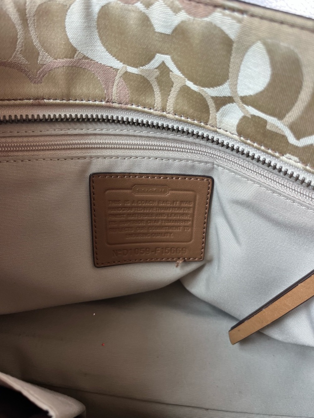 COACH SIGNATURE CANVAS TOTE BAG GOLD - Picture 6 of 10